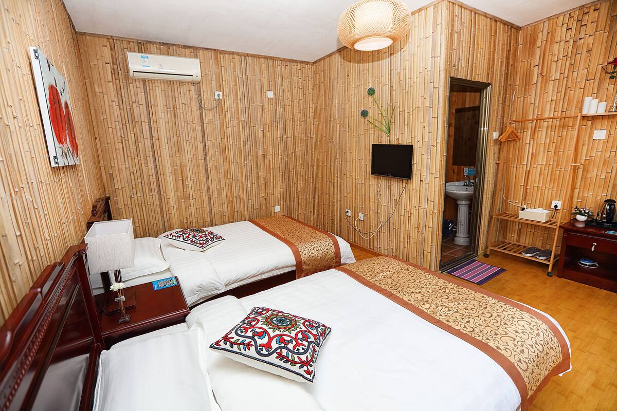 Desk, blackout curtains, free WiFi