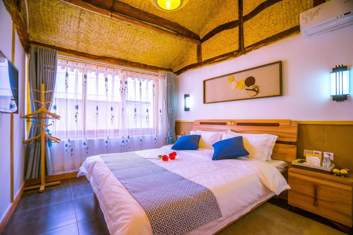 Blackout curtains, free WiFi