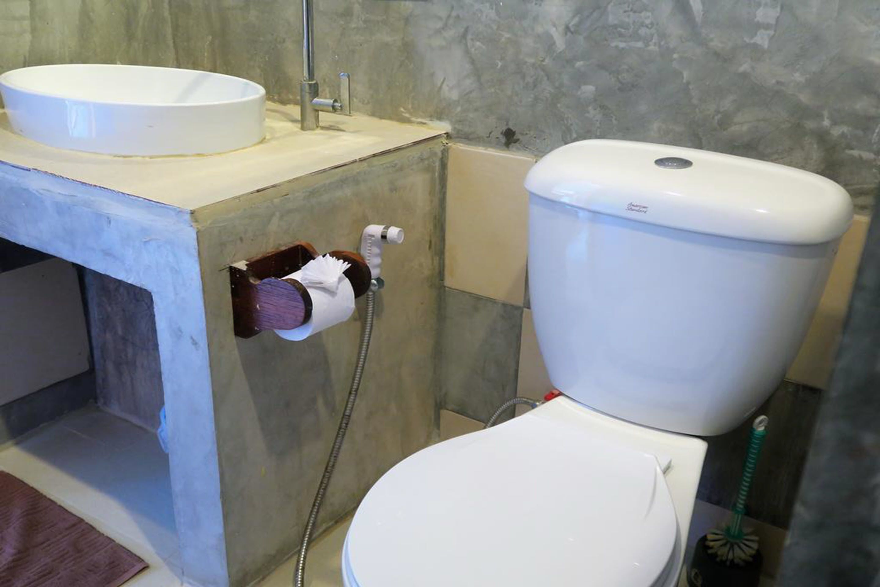 shower, rainfall showerhead, free toiletries, towels