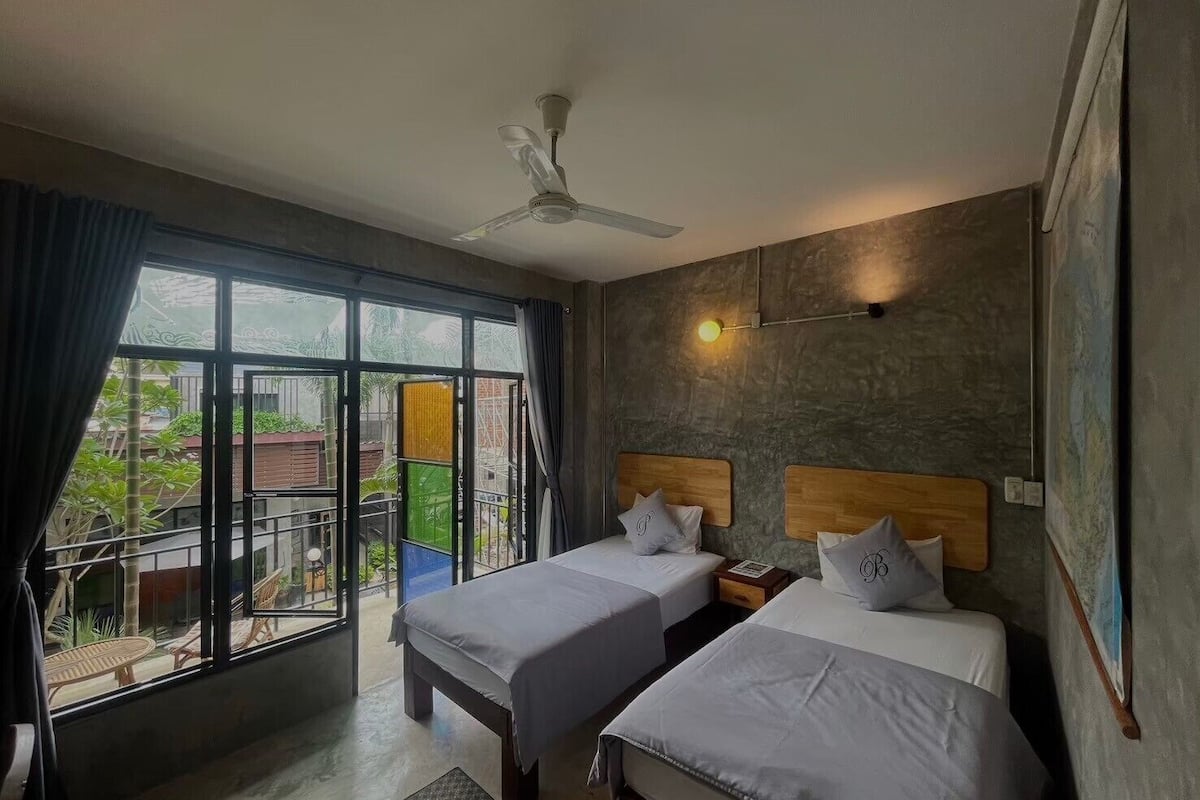 minibar, individually decorated, individually furnished, desk