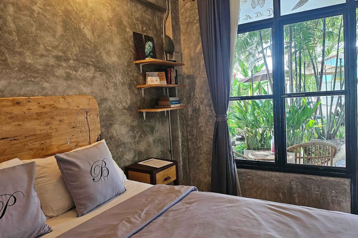 minibar, individually decorated, individually furnished, desk