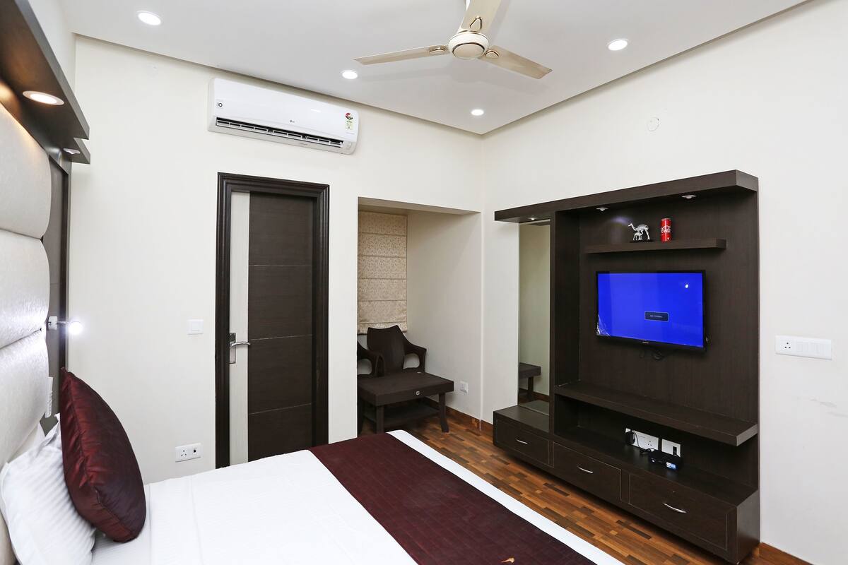 Deluxe Double or Twin Room, 1 King Bed, Smoking | Free WiFi