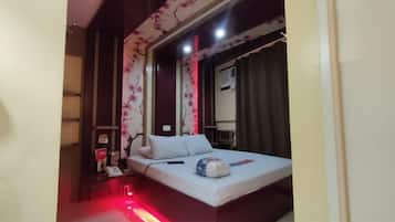 In-room safe, iron/ironing board, free WiFi, bed sheets