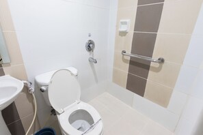 Bruser, gratis toiletartikler, hårtørrer, hjemmesko