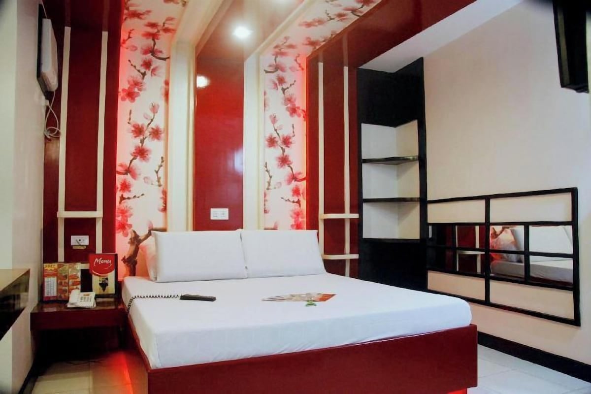 In-room safe, iron/ironing board (on request), WiFi (free), bed sheets