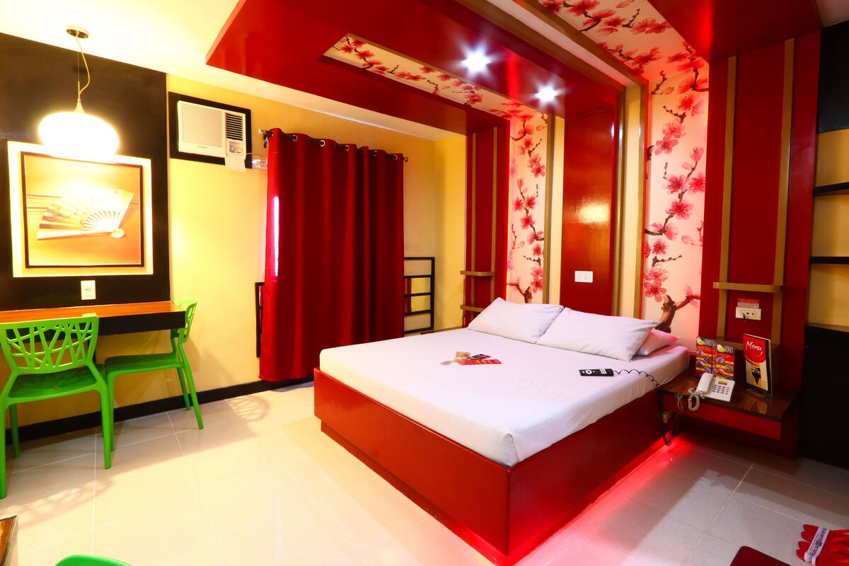 Kamar Eksekutif, 1 Tempat Tidur Queen | Brankas, setrika/meja setrika, Wi-Fi gratis, dan seprai linen