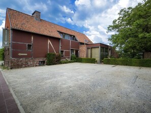 Free self-parking - Hotel Restaurant Vous lé Vous (Hasselt)