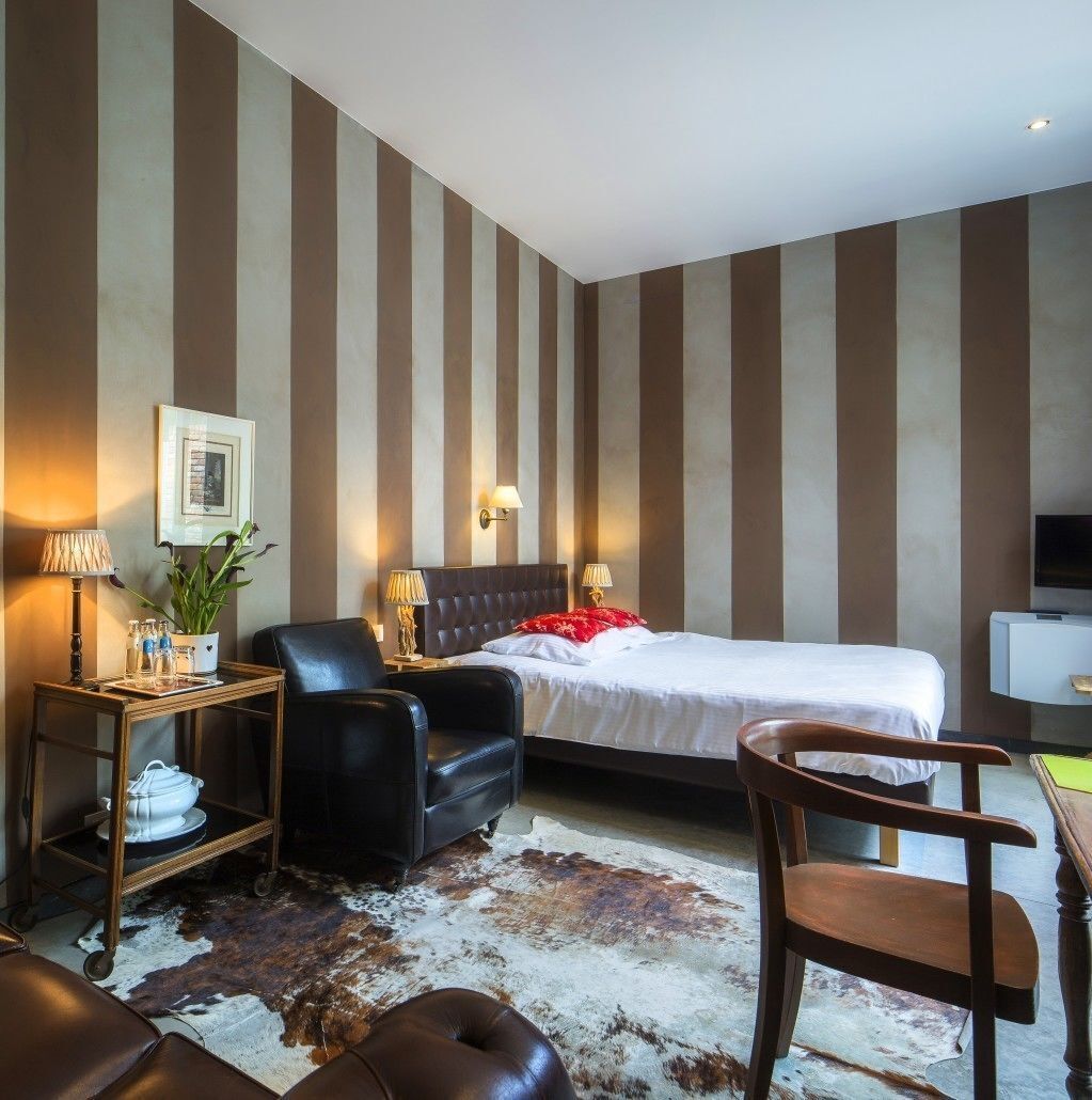 8 bedrooms, minibar, individually decorated, individually furnished