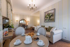 Studio | In-room dining - Levada Park-Hotel (Yukkovskoe)