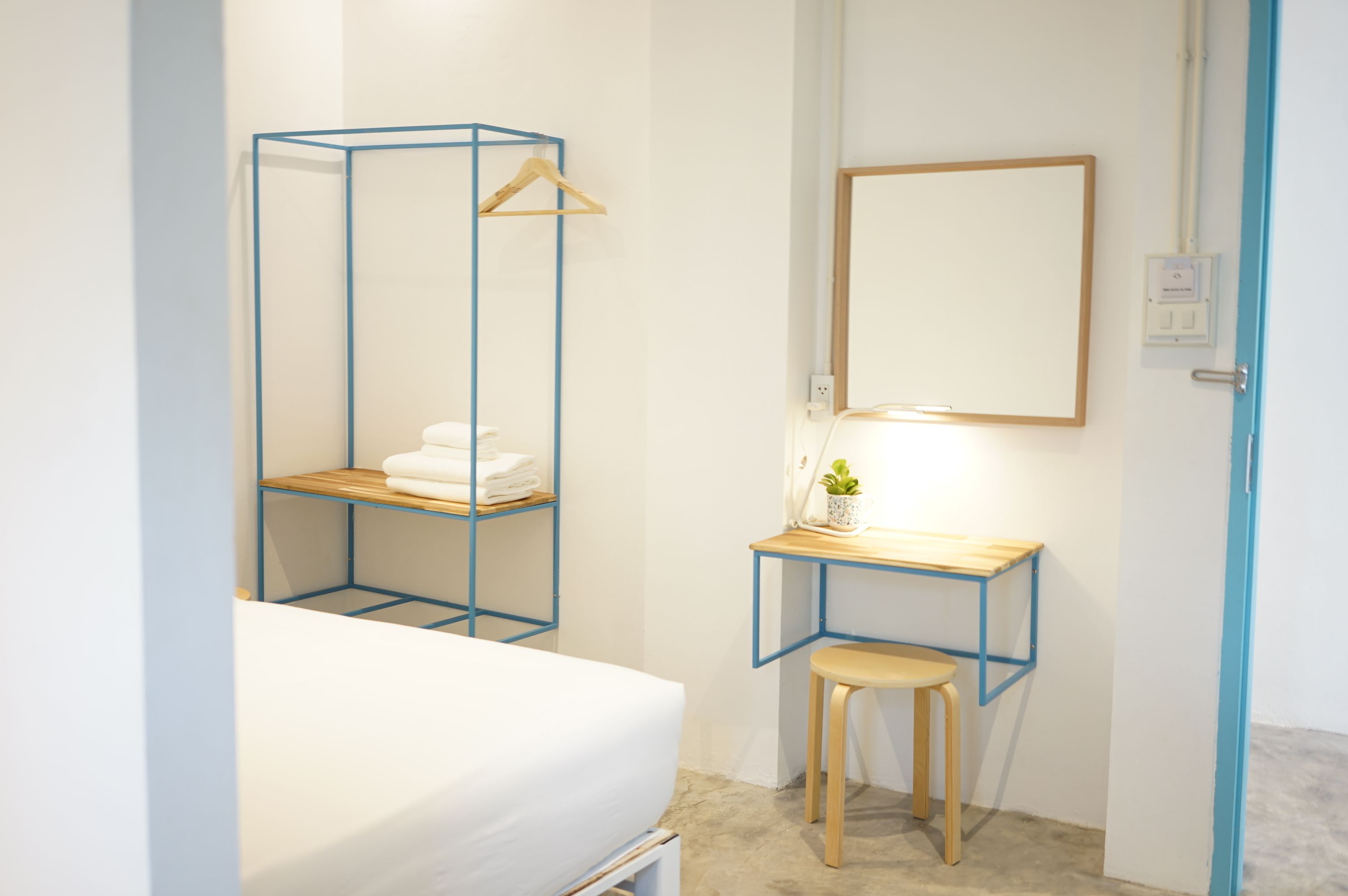 deluxe upper floor | room amenity