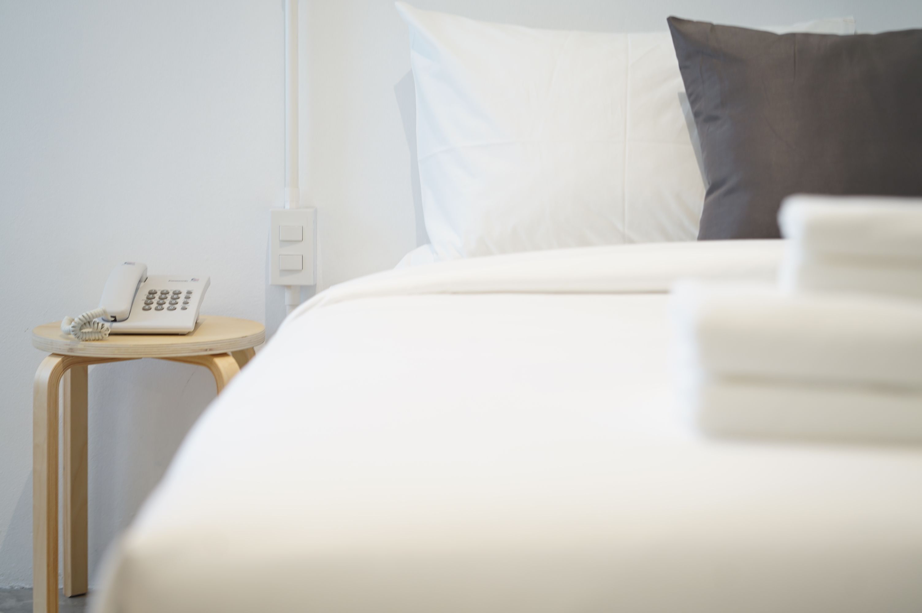 deluxe upper floor | desk, free wifi, bed sheets