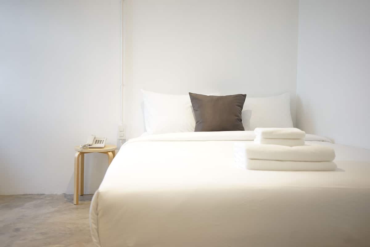 King Bed Upper Floor | Desk, free WiFi, bed sheets