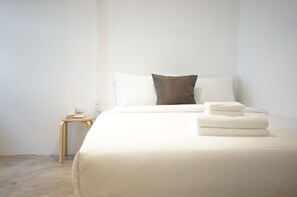 King Bed Upper Floor | โต๊ะทำงาน, Wi-Fi ฟรี, ผ้าปูที่นอน