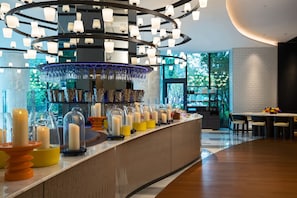 2 Restaurants, Frühstück, Mittagessen, Abendessen, chinesische Küche