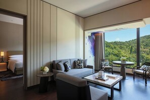 55-inch LCD TV with digital channels, TV - Renaissance Taipei Shihlin Hotel (Taipei)