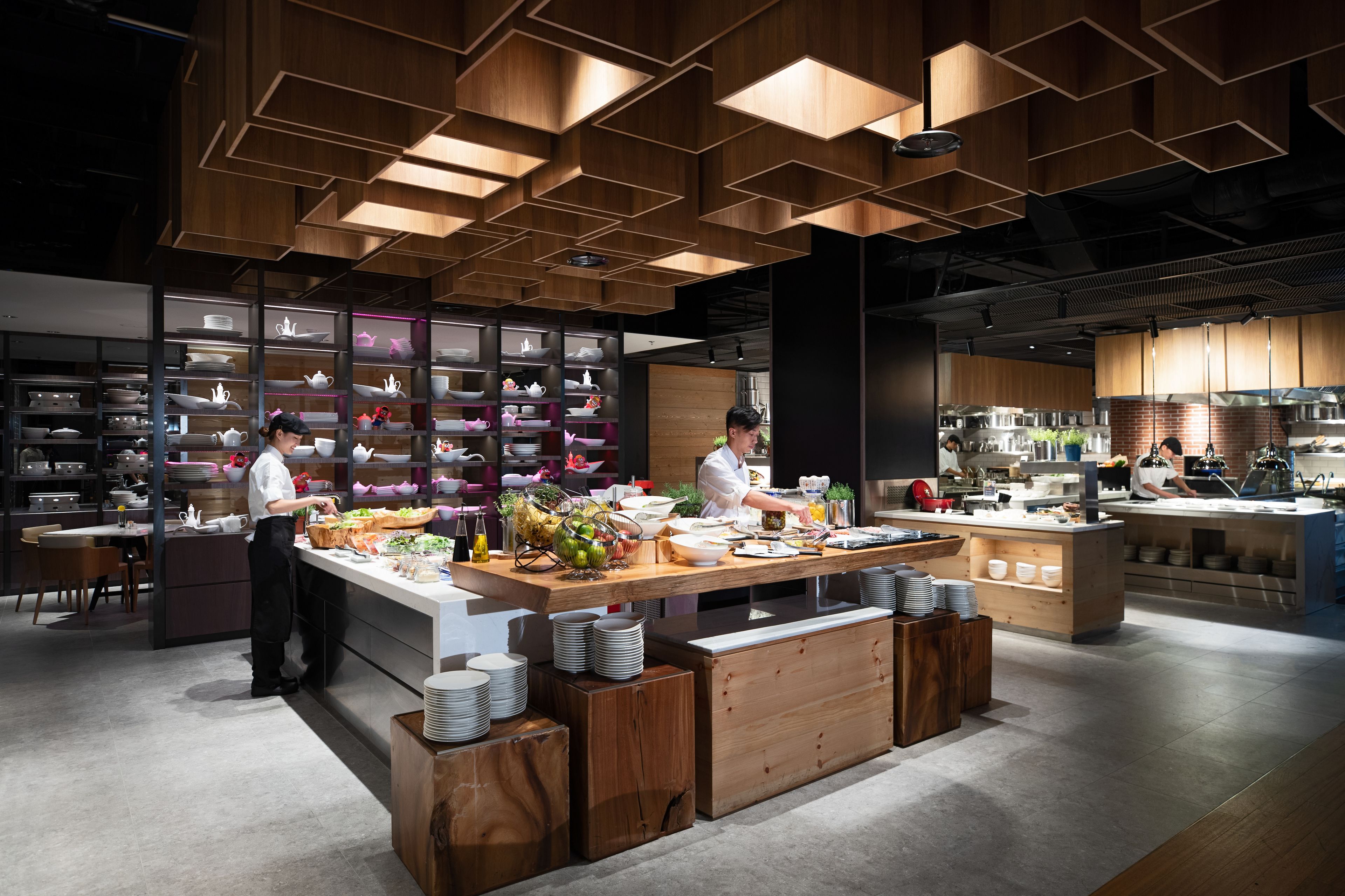 2 restaurants, breakfast, lunch, dinner served; chinese cuisine