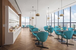 Desayuno continental (USD 10 por persona) 