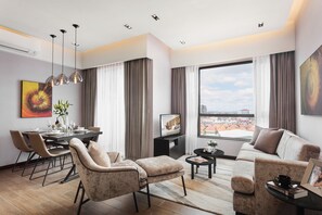 In-room safe, individually decorated, individually furnished, desk - Somerset Norodom Phnom Penh (Phnom Penh)