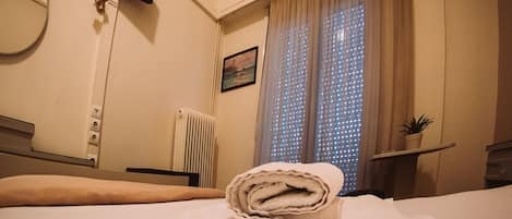 Basic Double Room, Accessible | Desk, iron/ironing board, free WiFi, bed sheets