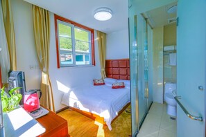 더블룸 | 욕실 | 무료 세면용품, 슬리퍼