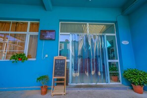 숙박 시설 입구