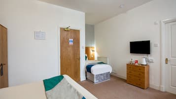 Deluxe Triple Room, Multiple Beds | Living area | LED TV