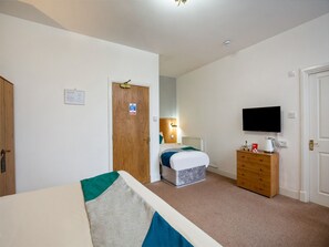 Deluxe Triple Room, Multiple Beds | Living area - OYO Eastbank Hotel, Speyside Scotland (Aberlour)