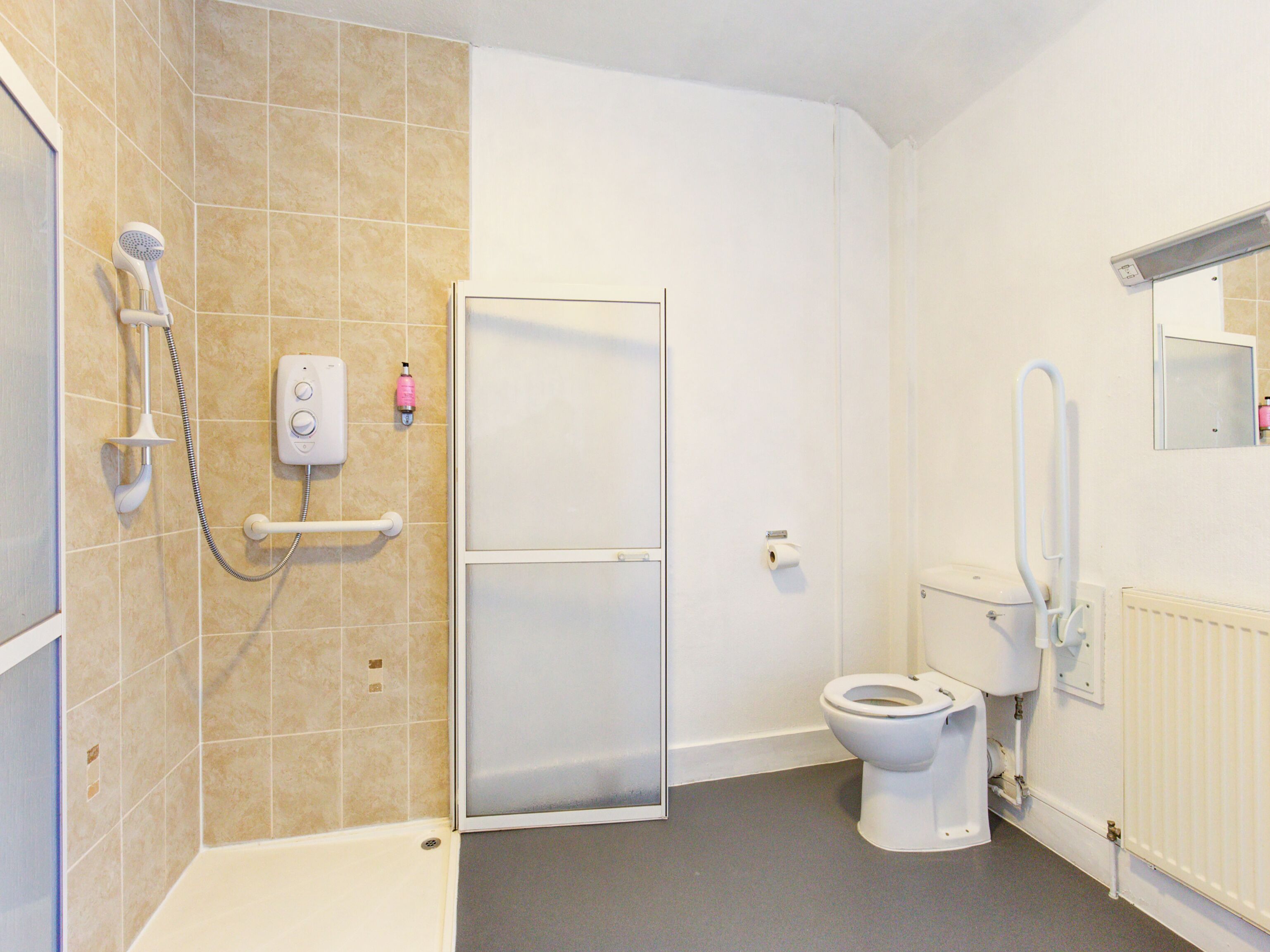 economy twin room, 2 single beds | bathroom | shower, free toiletries, hair dryer, towels
