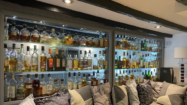 Bar (in der Unterkunft)