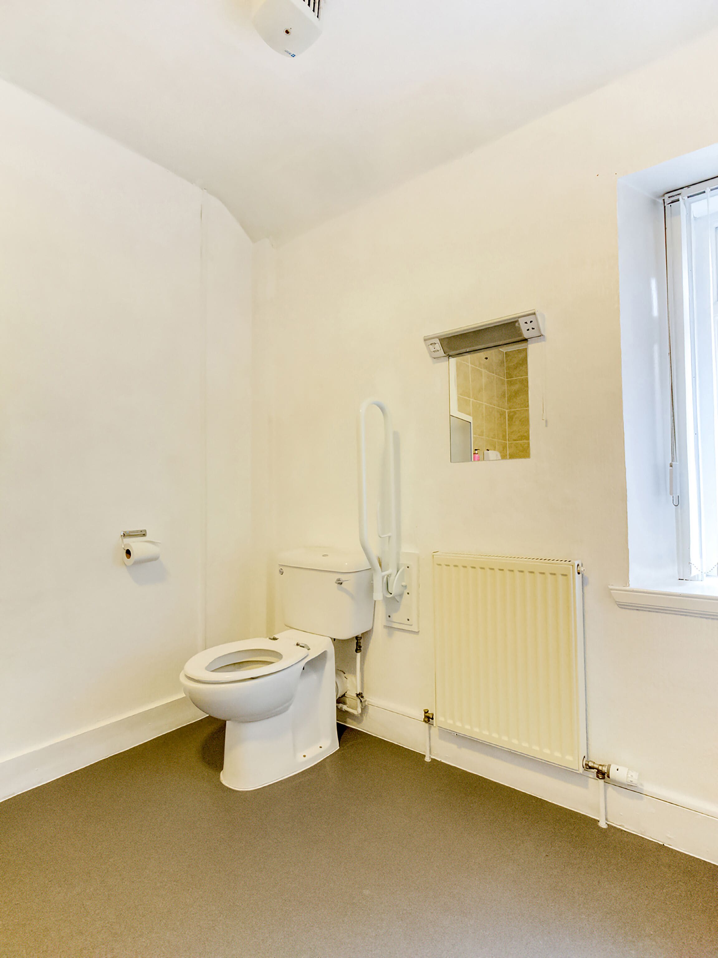 economy twin room, 2 single beds | bathroom | shower, free toiletries, hair dryer, towels