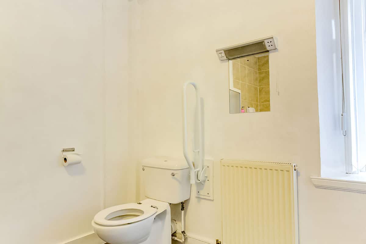 economy twin room, 2 single beds | bathroom | shower, free toiletries, hair dryer, towels
