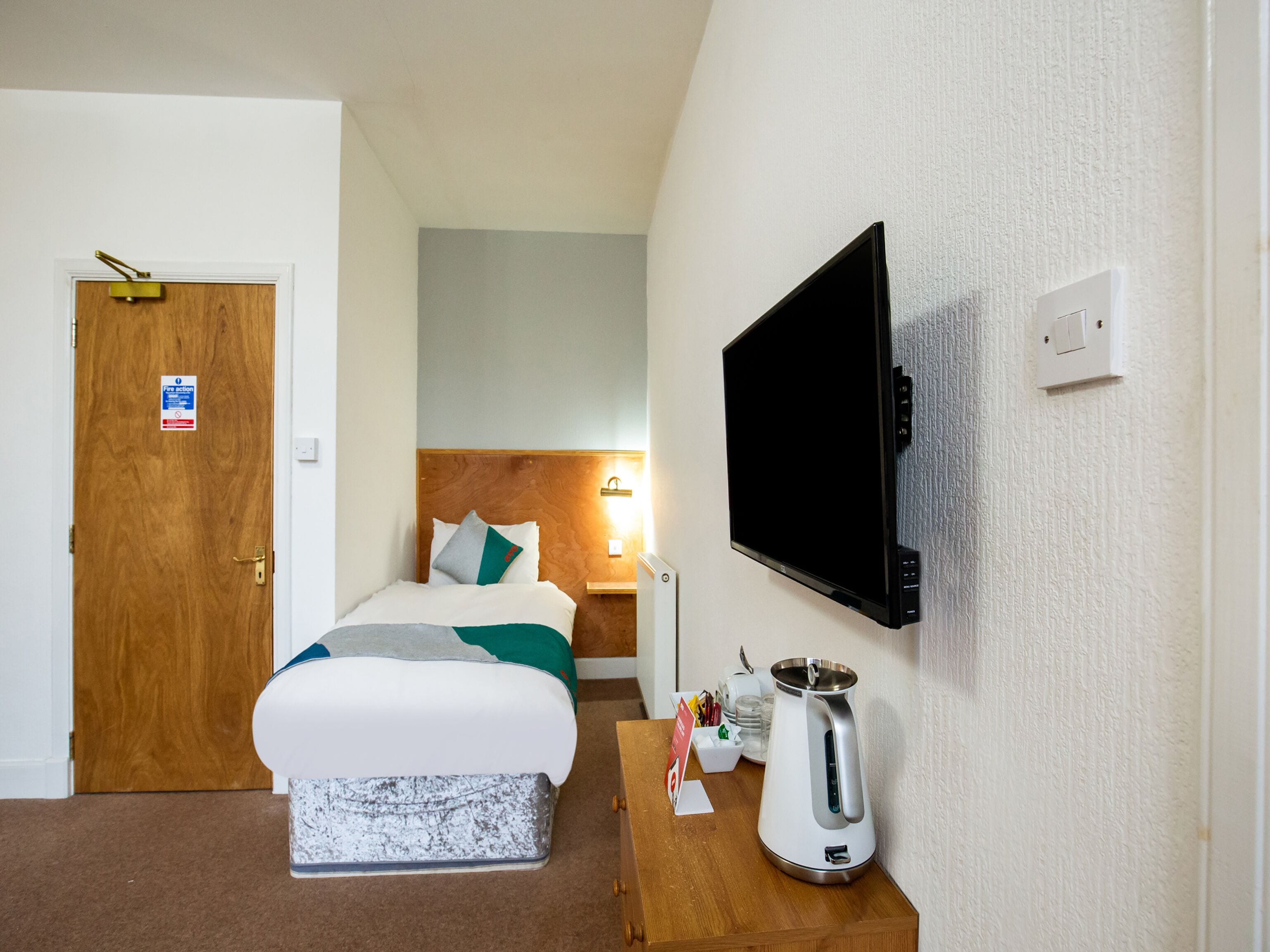 Deluxe Triple Room, Multiple Beds | Living area | LED TV