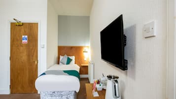 Deluxe Triple Room, Multiple Beds | Living area | LED TV