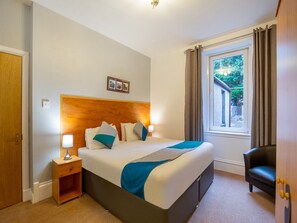 Premium bedding, individually decorated, individually furnished - OYO Eastbank Hotel, Speyside Scotland (Aberlour)