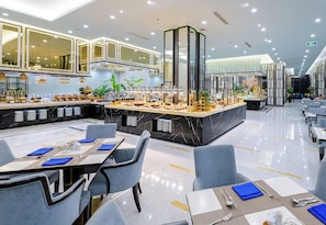 2 restaurants, breakfast, lunch served; local and international cuisine