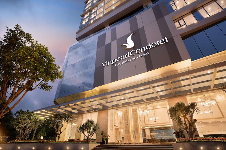 PHÒNG NGHỈ TẠI VINPEARL BEACHFRONT NHA TRANG THIẾT KẾ HIỆN ĐẠI CÙNG BAN CÔNG HƯỚNG BIỂN