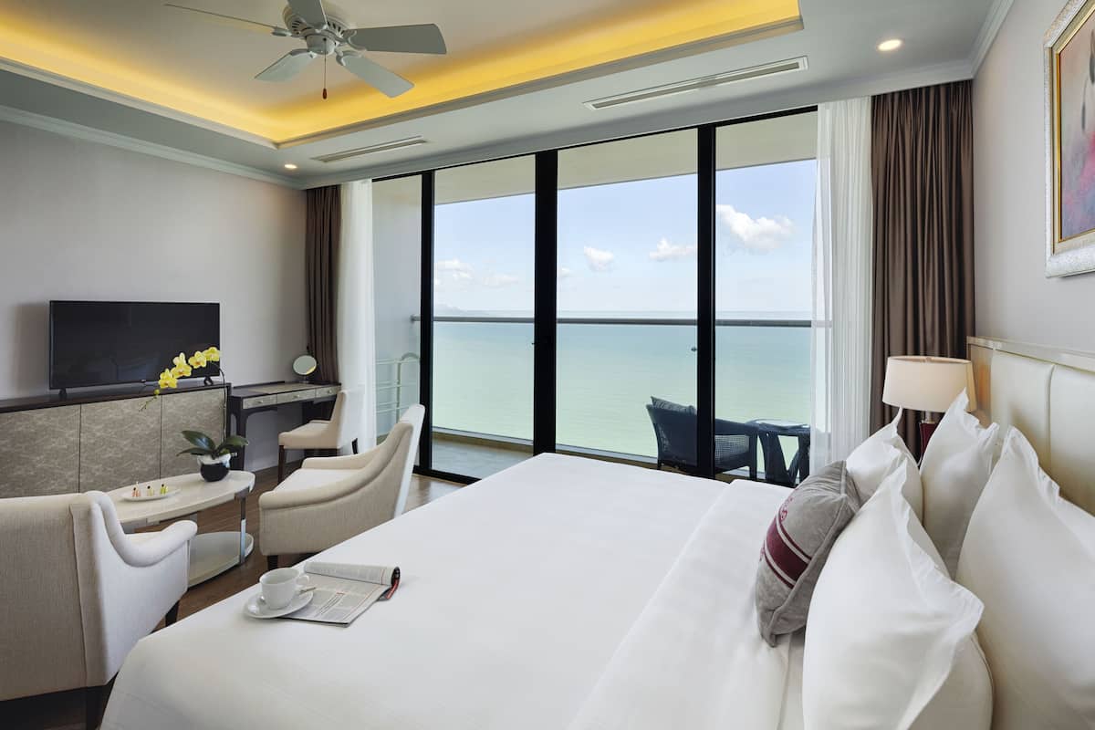 Minibar, in-room safe, desk, blackout drapes