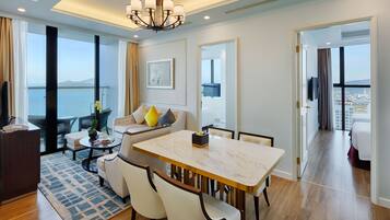 40-inch LCD TV with cable channels, TV