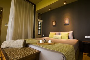 1 غرفة نوم وخزنة داخل الغرفة ومكتب وتجهيزات عازلة للصوت