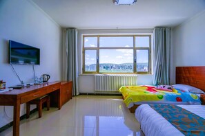 Habitación familiar | Escritorio, cortinas opacas, wifi gratis