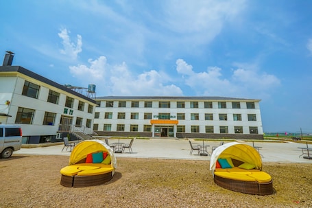 Exterior. Yijie Holiday Hotel Fengning Lazhaying