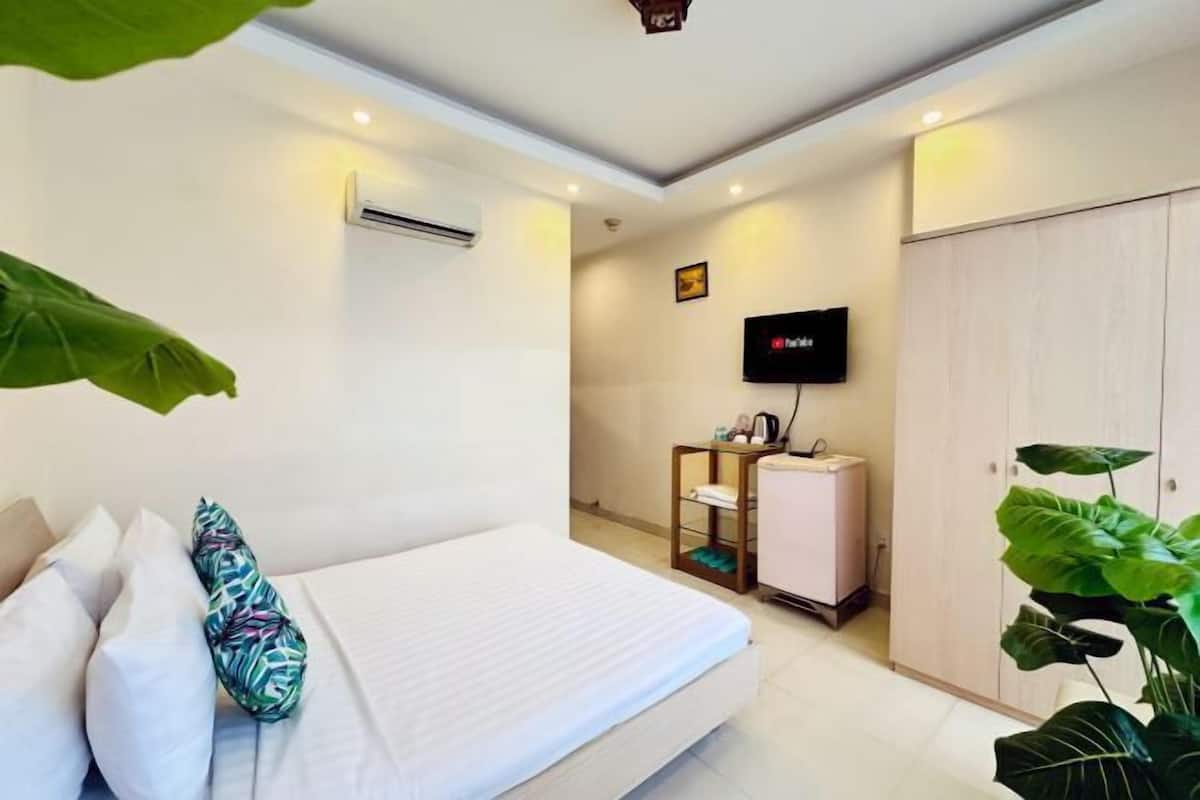Minibar, in-room safe, desk, soundproofing