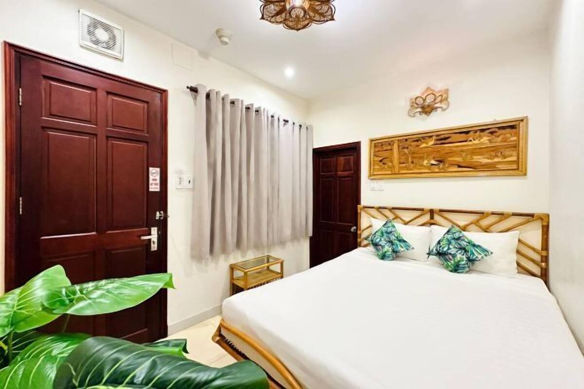 Minibar, in-room safe, desk, soundproofing