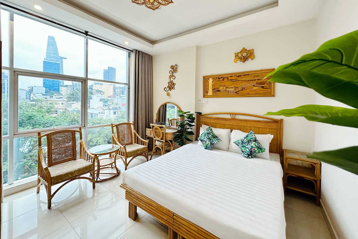 Premium Double Room | Bar mini, peti besi dalam bilik, meja, kalis bunyi