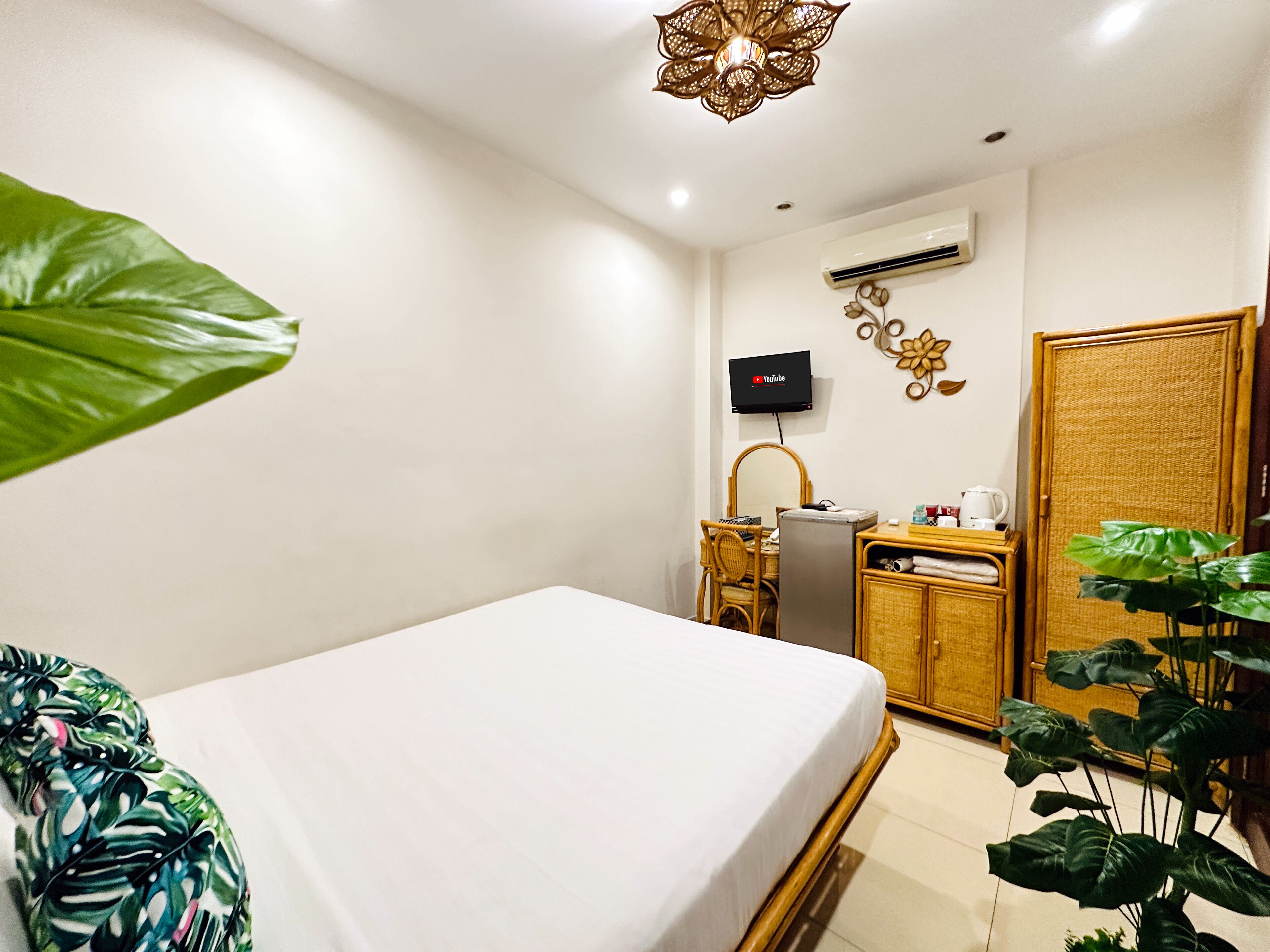 standard double room | minibar, in-room safe, desk, soundproofing