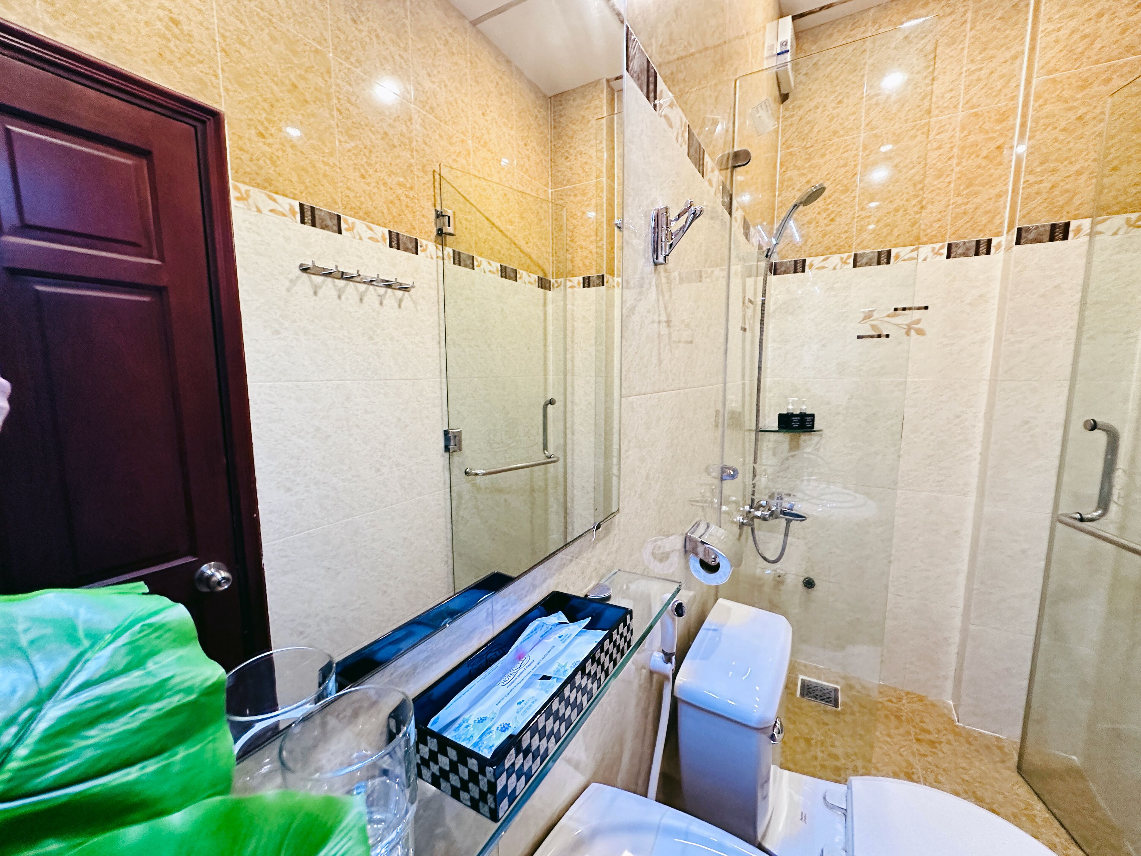 premium double room | bathroom | combined shower/bathtub, hair dryer, slippers, bidet