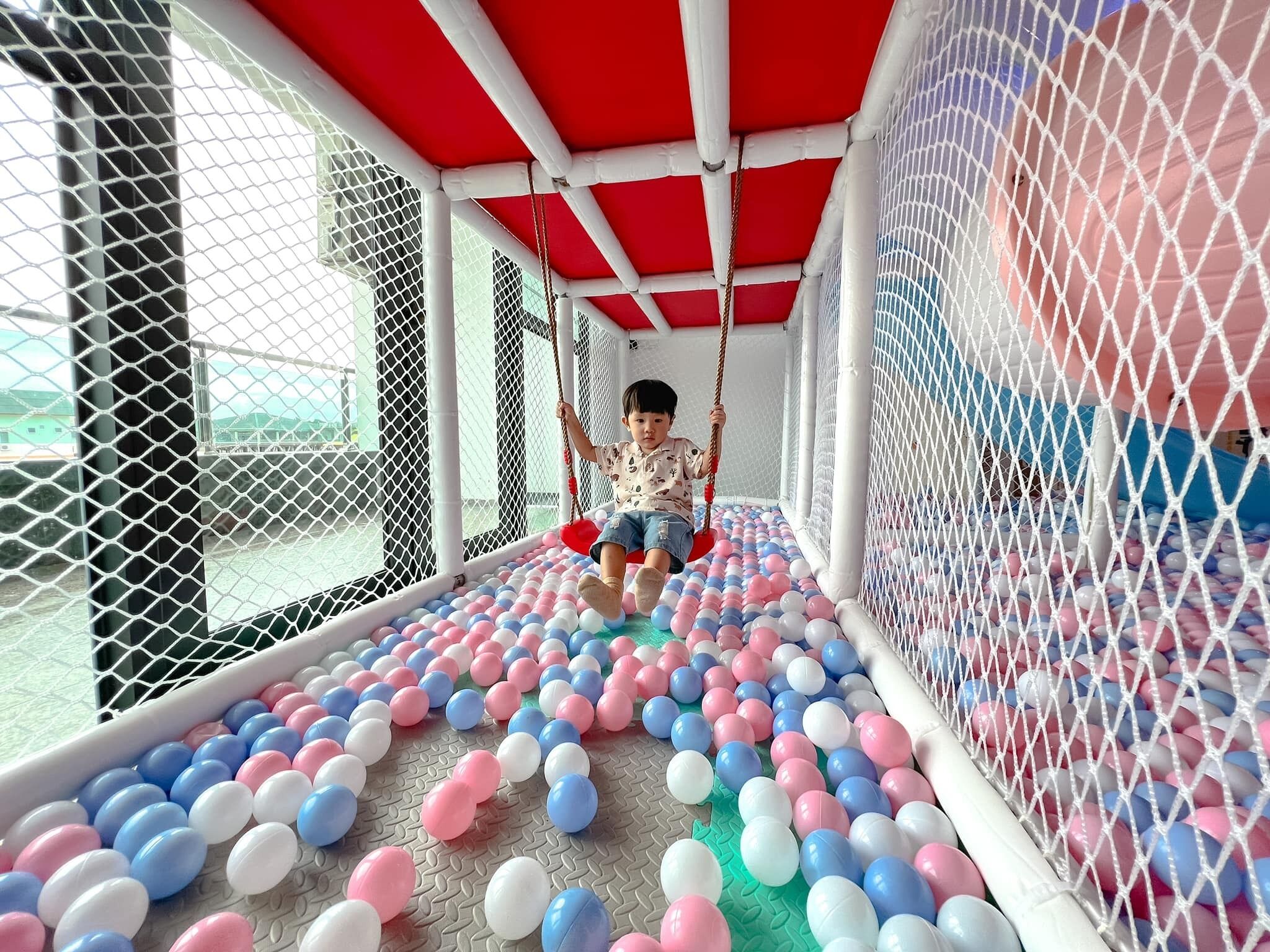 Tempat bermain anak – indoor