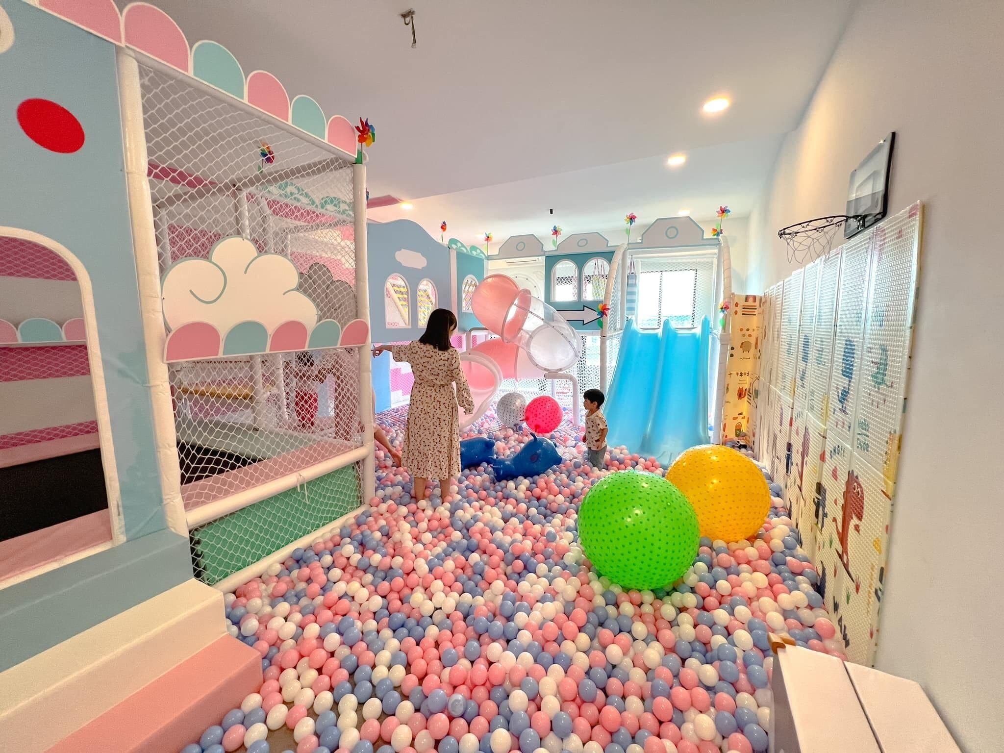 Tempat bermain anak – indoor