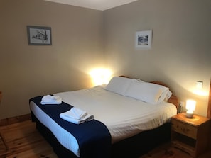 2 bilik tidur, meja, seterika/papan seterika, Wi-fi percuma