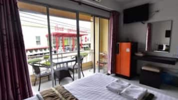 Standard with Balcony | In-room safe, individually decorated, desk, soundproofing